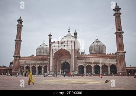 Old Delhi, Inde, juillet 2009. Vue de face de la mosquée Jama Masjid. Banque D'Images