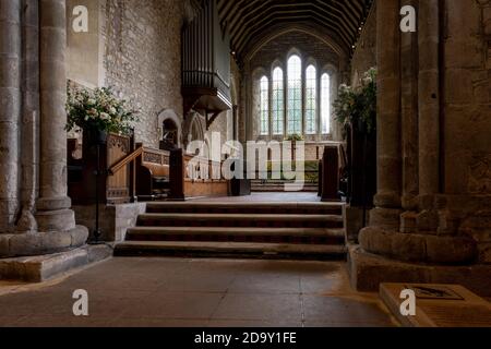 Vue intérieure de l'église Sainte-Trinité, église paroissiale de Bosham, West Sussex, Angleterre, Royaume-Uni Banque D'Images