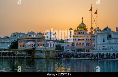 Le Harmindar Sahib, également connu sous le nom de Temple d'Or Amritsar. Lieu religieux des Sikhs. Temple d'or de Sikh gurdwara Banque D'Images