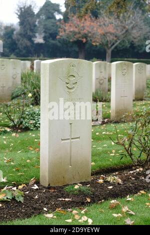 Botley Road Commonwealth War graves, Oxford, Royaume-Uni. Novembre 8th 2020. Le Service du souvenir annuel à la Commonwealth War graves (CWG) Oxford a été un événement restreint cette année en raison des règles entourant les rassemblements publics pendant la pandémie COVID-19. Bridget Catterall/Alamy Live News. Banque D'Images