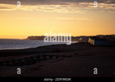 Le coucher du soleil sur Galley Hill à Bexhill, vu de St Leonards Banque D'Images