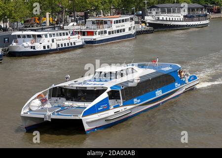 Jupiter Clipper une Thames Clipper Hunt Class Cataran appartenant à Thames Clippers un service passagers opérant sur la Tamise, Londres, Royaume-Uni. Banque D'Images