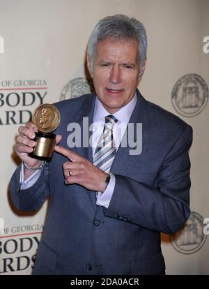 Manhattan, États-Unis d'Amérique. 21 mai 2012. NEW YORK, NY - 21 MAI : Alex Trebek assiste au 71e Prix annuel George Foster Peabody au Waldorf Astoria le 21 mai 2012 à New York. Personnes: Alex Trebek crédit: Storms Media Group/Alamy Live News Banque D'Images