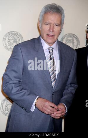 Manhattan, États-Unis d'Amérique. 21 mai 2012. NEW YORK, NY - 21 MAI : Alex Trebek assiste au 71e Prix annuel George Foster Peabody au Waldorf Astoria le 21 mai 2012 à New York. Personnes: Alex Trebek crédit: Storms Media Group/Alamy Live News Banque D'Images