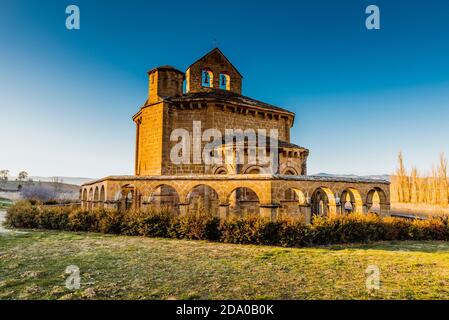 Santa Maria de Eunate. Hermitage Saint Marie d'Eunate, (XIIe siècle) voie de Saint James, Muruzábal, Navarre, Espagne, Europe Banque D'Images