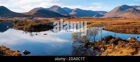 Lochan nah Achlaise et Blackmount Peaks, Rannoch Moor, Écosse, Royaume-Uni Banque D'Images