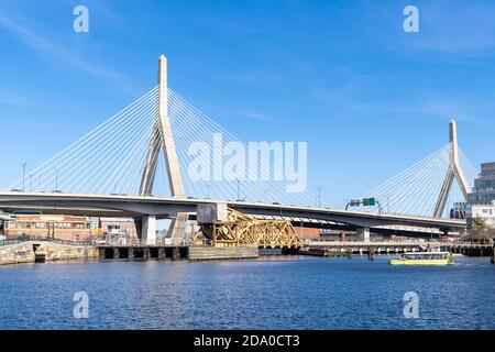 Boston Zakim bridge au centre-ville de Boston MA USA Banque D'Images