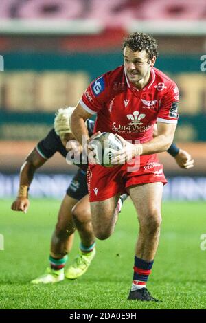 Llanelli, Royaume-Uni. 8 novembre 2020. Scarlets centre Paul Asquith pendant le match de rugby Scarlets v Zebre PRO14. Crédit : Gruffydd Thomas/Alay Live News Banque D'Images