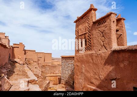 Détail des bâtiments. Ksar ait Ben haddou, vieux village berbère en briques adobe ou kasbah. Ouarzazate, Drâa-Tafilalet, Maroc, Afrique du Nord Banque D'Images