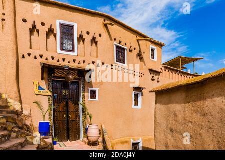 Café Dar El Haja. Ksar ait Ben haddou, vieux village berbère en briques adobe ou kasbah. Ouarzazate, Drâa-Tafilalet, Maroc, Afrique du Nord Banque D'Images