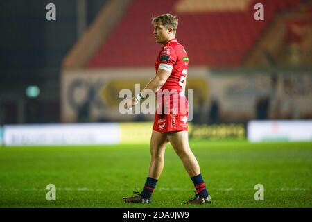 Llanelli, Royaume-Uni. 8 novembre 2020. Scarlets remplacement Sam Costelow pendant le match de rugby Scarlets v Zebre PRO14. Crédit : Gruffydd Thomas/Alay Live News Banque D'Images