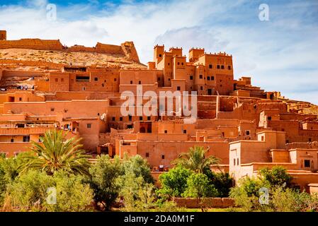 Ksar ait Ben haddou, vieux village berbère en briques adobe ou kasbah. Ouarzazate, Drâa-Tafilalet, Maroc, Afrique du Nord Banque D'Images