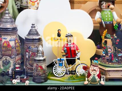 Jouets traditionnels allemands en bois à la foire. Banque D'Images