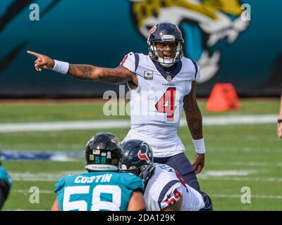 Jacksonville, Floride, États-Unis. 8 novembre 2020. Le quarterback des Texans de Houston Deshaun Watson (4) pendant la première moitié du match de football de la NFL entre les Texans de Houston et les Jacksonville Jaguars au TIAA Bank Field de Jacksonville, en Floride. Roméo T Guzman/CSM/Alamy Live News Banque D'Images