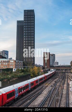 Bâtiment modulaire le plus haut du monde à dix degrés au 101 George Street, East Croydon, Londres, Royaume-Uni Banque D'Images