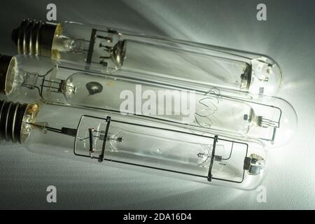 Lampes à décharge de vapeur de mercure vintage avec bouchons à vis E40 GES. Ampoules anciennes ou rétro. Rétro. Steampunk, mercure haute pression, moyenne pression Banque D'Images