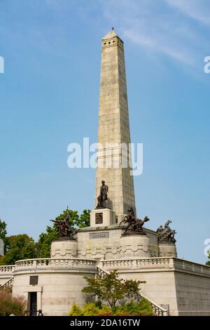 Springfield, Illinois / États-Unis - 16 septembre 2020 : tombe de Lincoln lors d'un bel après-midi d'été. Banque D'Images