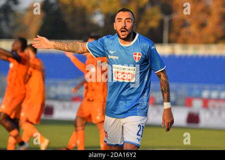 Novara, Italie. 08 novembre 2020. Tommaso Bianchi (#23 Novara) lors du match de la série italienne C entre Novara Calcio 1908 et le FC juventus U23 Cristiano Mazzi/SPP crédit: SPP Sport Press photo. /Alamy Live News Banque D'Images