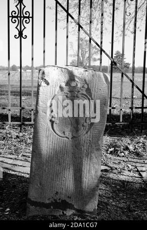 Marqueur médian de la ligne Mason Dixon et marqueurs de deux tentatives précédentes visant à délimiter les propriétés de William Penn et de Lord Calvert en 1764. B&W. Banque D'Images