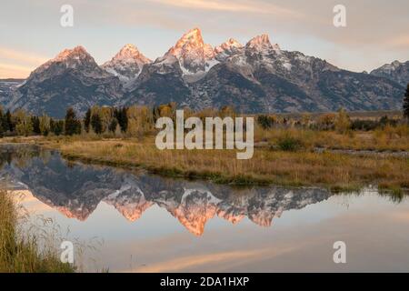 The Teton Range from Schwabacher's Landing, Autumn, Grand Teton NP, WY, USA, par Dominique Braud/Dembinsky photo Assoc Banque D'Images