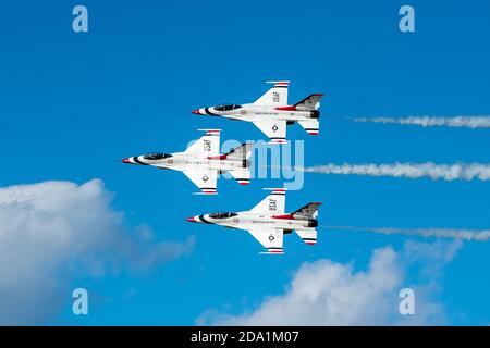 Sanford, Floride – le 31 octobre 2020 : le US Air Force Demonstration Squadron, appelé Thunderbirds, au Lockheed Martin Space and Air Show à sa Banque D'Images