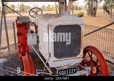 Warra, Queensland, Australie - octobre 2019 : un vieux tracteur conservé pour exposition Banque D'Images