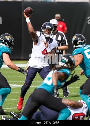 Jacksonville, Floride, États-Unis. 8 novembre 2020. Le quarterback des Texans de Houston Deshaun Watson (4) pendant la première moitié du match de football de la NFL entre les Texans de Houston et les Jacksonville Jaguars au TIAA Bank Field de Jacksonville, en Floride. Roméo T Guzman/CSM/Alamy Live News Banque D'Images