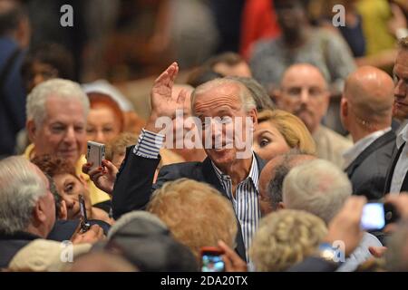 TAMARAC, FL - SEPTEMBRE 28 : le vice-président des États-Unis, Joe Biden, prend la parole au cours d'un événement de campagne à Kings point. Biden continue de faire campagne dans tout le pays avant les élections générales. Le 28 septembre 2012 à Tamarac, Floride. Personnes: Joe Biden crédit: hoo-me.com/MediaPunch Banque D'Images