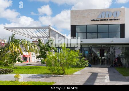 La nouvelle station de bus ADO dans le centre historique de Merida, Merida, Mexique Banque D'Images