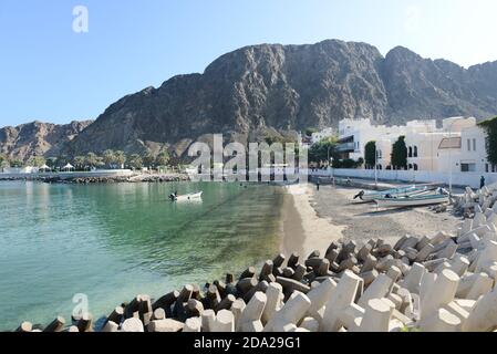 Kalbuh le long de la Corniche entre le vieux Muscat et Mutrah en Oman. Banque D'Images