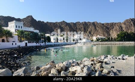 Kalbuh le long de la Corniche entre le vieux Muscat et Mutrah en Oman. Banque D'Images