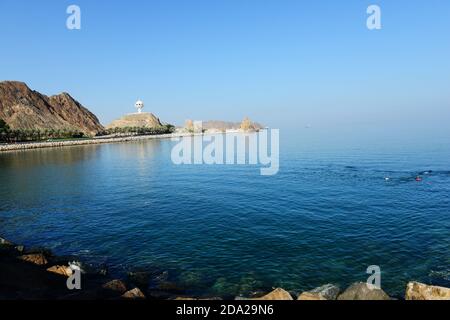 Kalbuh le long de la Corniche entre le vieux Muscat et Mutrah en Oman. Banque D'Images