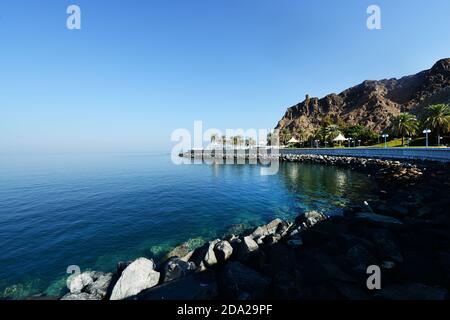 Kalbuh le long de la Corniche entre le vieux Muscat et Mutrah en Oman. Banque D'Images