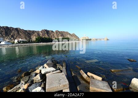 Kalbuh le long de la Corniche entre le vieux Muscat et Mutrah en Oman. Banque D'Images