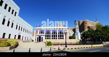 Mosquée Al Khawr et fort Al Mirani dans le vieux Muscat, Oman. Banque D'Images