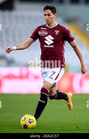 TURIN, ITALIE - 08 novembre 2020 : SASA Lukic du FC de Turin en action pendant la série UN match de football entre le FC de Turin et le FC Crotone. (Photo de Nicolò Campo/Sipa USA) Banque D'Images