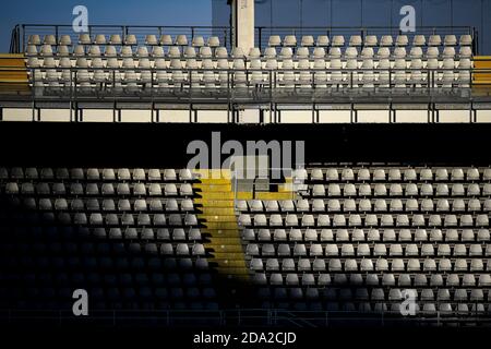 Turin, Italie - 08 novembre, 2020: Vue générale montre des sièges vides au stadio Olimpico Grande Torino pendant la série UN match de football entre le FC de Turin et le FC Crotone. Le match s'est terminé par 0-0 ficelage. Credit: Nicolò Campo/Alay Live News Banque D'Images