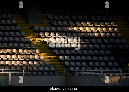 Turin, Italie - 08 novembre, 2020: Vue générale montre des sièges vides au stadio Olimpico Grande Torino pendant la série UN match de football entre le FC de Turin et le FC Crotone. Le match s'est terminé par 0-0 ficelage. Credit: Nicolò Campo/Alay Live News Banque D'Images