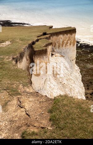 Royaume-Uni, Angleterre, East Sussex, Beachy Head, Hod Combe, falaises de craie en ruines sur le chemin South Downs Way vers le phare Belle tout Banque D'Images