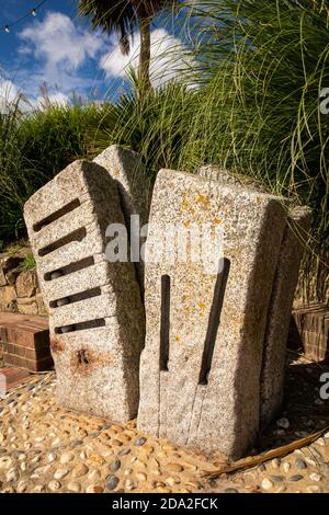 Royaume-Uni, Angleterre, East Sussex, Eastbourne, promenade en bord de mer, « faire une pierre pour une promenade », sculpture en bord de mer de Jackie Brown et participants Banque D'Images