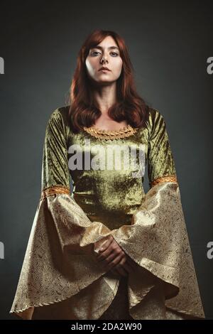 Portrait d'une jeune reine médiévale. Fantaisie conceptuelle Banque D'Images