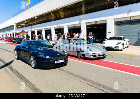 JOHANNESBURG, AFRIQUE DU SUD - 20 février 2019: Johannesburg, Afrique du Sud - 05 2013 octobre: Aston Martin Owner's Track Day Banque D'Images
