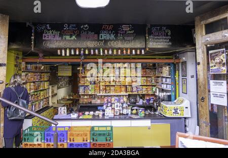LONDRES, ROYAUME-UNI - 14 septembre 2017 : le Killer Cereal Cafe du marché aux écuries de Camden, qui servait des bols de céréales et de produits connexes Banque D'Images
