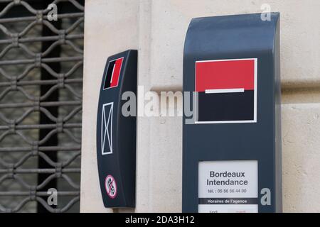 Bordeaux , Aquitaine / France - 11 01 2020 : société générale marque française logo et texte signe sur l'agence murale Banque D'Images