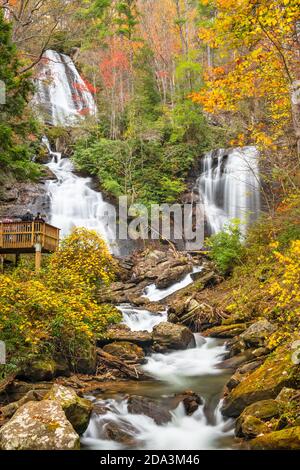 Anna Ruby Falls, Géorgie, États-Unis en automne. Banque D'Images