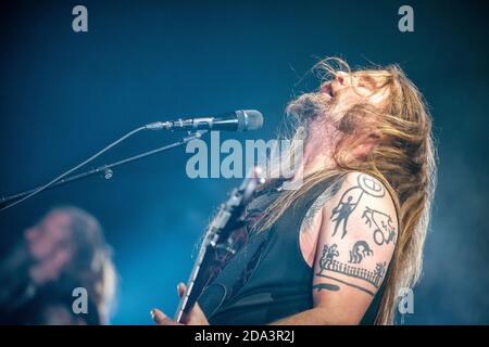 Oslo, Norvège. 05e novembre 2020. Le groupe norvégien Enslaved, un groupe de Metal extrême, joue un concert à Rockefeller à Oslo. Ici, le chanteur et bassiste Grutle Kjellson est vu en direct sur scène. (Crédit photo: Gonzales photo - Terje Dokken). Banque D'Images