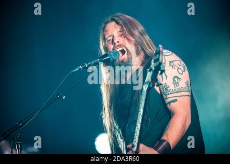 Oslo, Norvège. 05e novembre 2020. Le groupe norvégien Enslaved, un groupe de Metal extrême, joue un concert à Rockefeller à Oslo. Ici, le chanteur et bassiste Grutle Kjellson est vu en direct sur scène. (Crédit photo: Gonzales photo - Terje Dokken). Banque D'Images