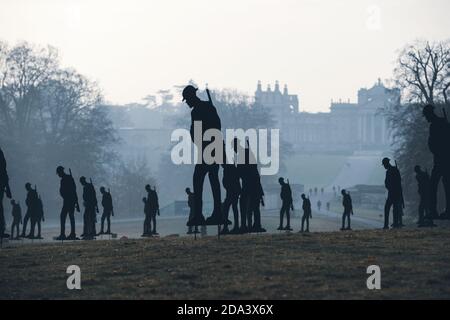 Installation de Giants Art au palais de Blenheim Banque D'Images