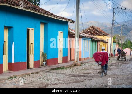 Cuba, Trinité, dans le centre historique de rue colorés Banque D'Images