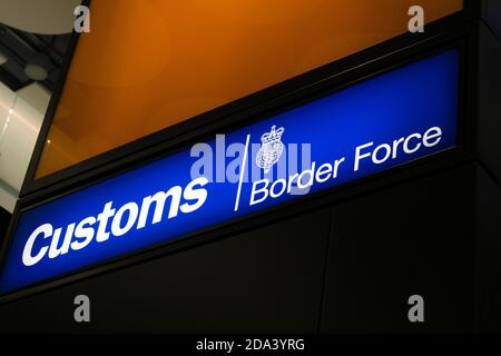 AÉROPORT DE HEATHROW, LONDRES, ANGLETERRE – 24 2018 MARS, signe de la douane à l'aéroport de Londres Heathrow, Angleterre Banque D'Images